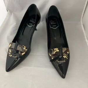 Roger vivier black low heels 7.5